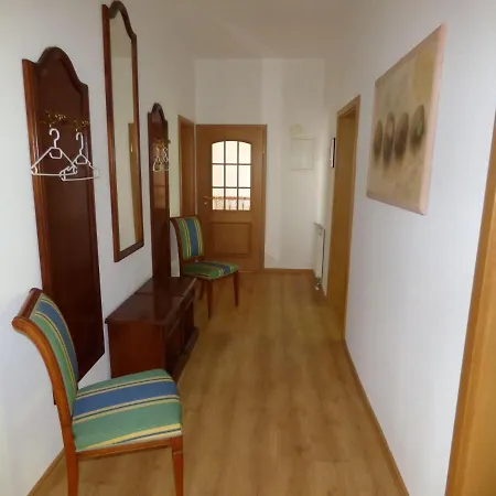 Grosse-ferienwohnung-wa2-100qm-im-erdgeschoss-der-villa-walhall-in-einem-parkaehnlichen-garten Sellin (Rugen)