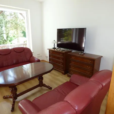 Grosse-ferienwohnung-wa2-100qm-im-erdgeschoss-der-villa-walhall-in-einem-parkaehnlichen-garten