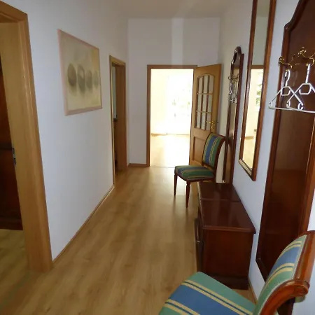 Διαμέρισμα Grosse-ferienwohnung-wa2-100qm-im-erdgeschoss-der-villa-walhall-in-einem-parkaehnlichen-garten