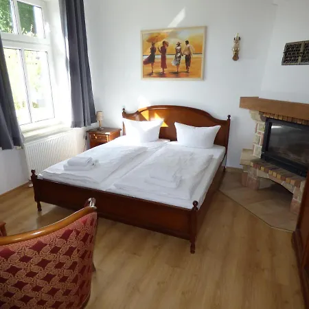 Grosse-ferienwohnung-wa2-100qm-im-erdgeschoss-der-villa-walhall-in-einem-parkaehnlichen-garten Sellin (Rugen)