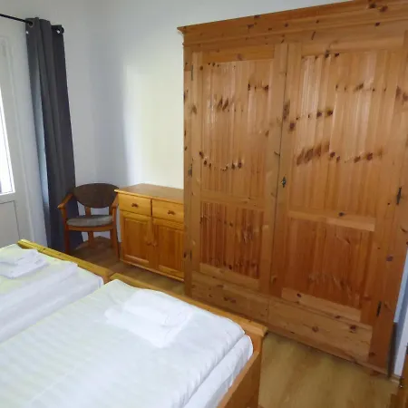 Apartament Grosse-ferienwohnung-wa2-100qm-im-erdgeschoss-der-villa-walhall-in-einem-parkaehnlichen-garten *