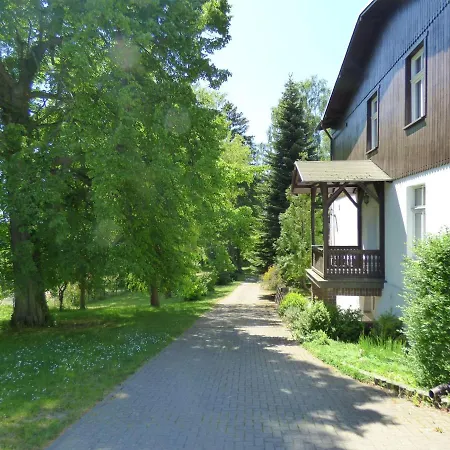 Grosse-ferienwohnung-wa2-100qm-im-erdgeschoss-der-villa-walhall-in-einem-parkaehnlichen-garten * Sellin (Rugen)