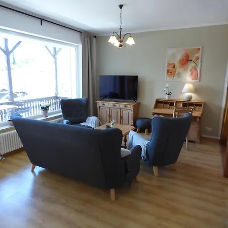 Grosse-ferienwohnung-wa2-100qm-im-erdgeschoss-der-villa-walhall-in-einem-parkaehnlichen-garten * Sellin (Rugen)