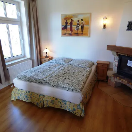 Apartment Grosse-ferienwohnung-wa2-100qm-im-erdgeschoss-der-villa-walhall-in-einem-parkaehnlichen-garten *