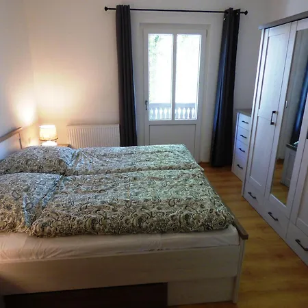 Apartment Grosse-ferienwohnung-wa2-100qm-im-erdgeschoss-der-villa-walhall-in-einem-parkaehnlichen-garten Sellin (Rugen)