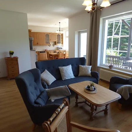 Grosse-ferienwohnung-wa2-100qm-im-erdgeschoss-der-villa-walhall-in-einem-parkaehnlichen-garten