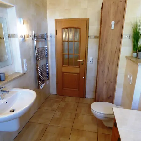 Grosse-ferienwohnung-wa2-100qm-im-erdgeschoss-der-villa-walhall-in-einem-parkaehnlichen-garten * Sellin (Rugen)