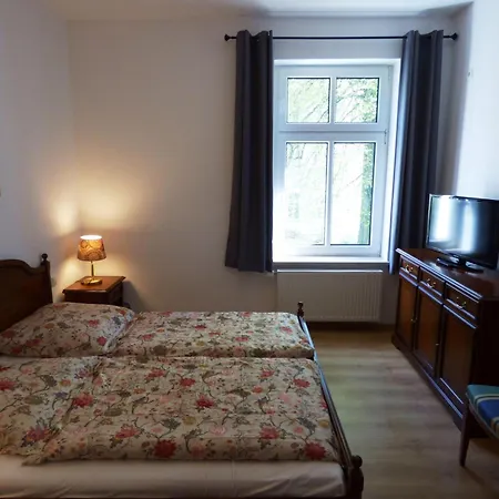 Apartment Grosse-ferienwohnung-wa2-100qm-im-erdgeschoss-der-villa-walhall-in-einem-parkaehnlichen-garten Sellin (Rugen)