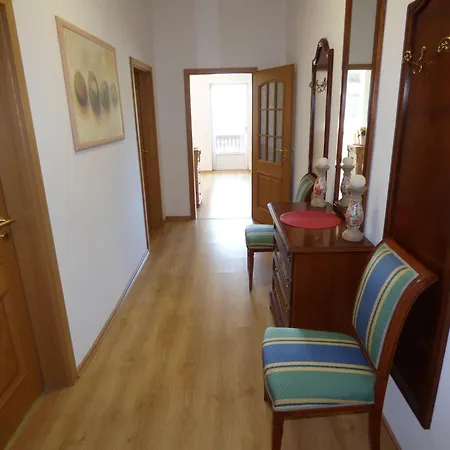 Grosse-ferienwohnung-wa2-100qm-im-erdgeschoss-der-villa-walhall-in-einem-parkaehnlichen-garten Sellin (Rugen)