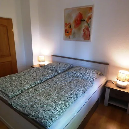 Grosse-ferienwohnung-wa2-100qm-im-erdgeschoss-der-villa-walhall-in-einem-parkaehnlichen-garten Apartment