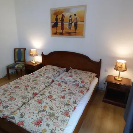 Grosse-ferienwohnung-wa2-100qm-im-erdgeschoss-der-villa-walhall-in-einem-parkaehnlichen-garten Sellin (Rugen)
