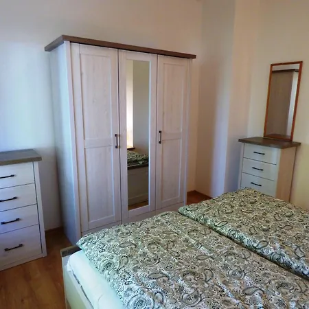 Grosse-ferienwohnung-wa2-100qm-im-erdgeschoss-der-villa-walhall-in-einem-parkaehnlichen-garten Sellin (Rugen)